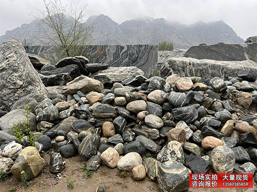 小型草坪石别墅庭院造景石